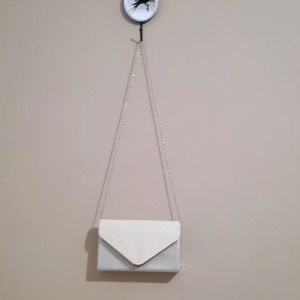 Magnetic clasp, white glittery, chain strap clasp purse